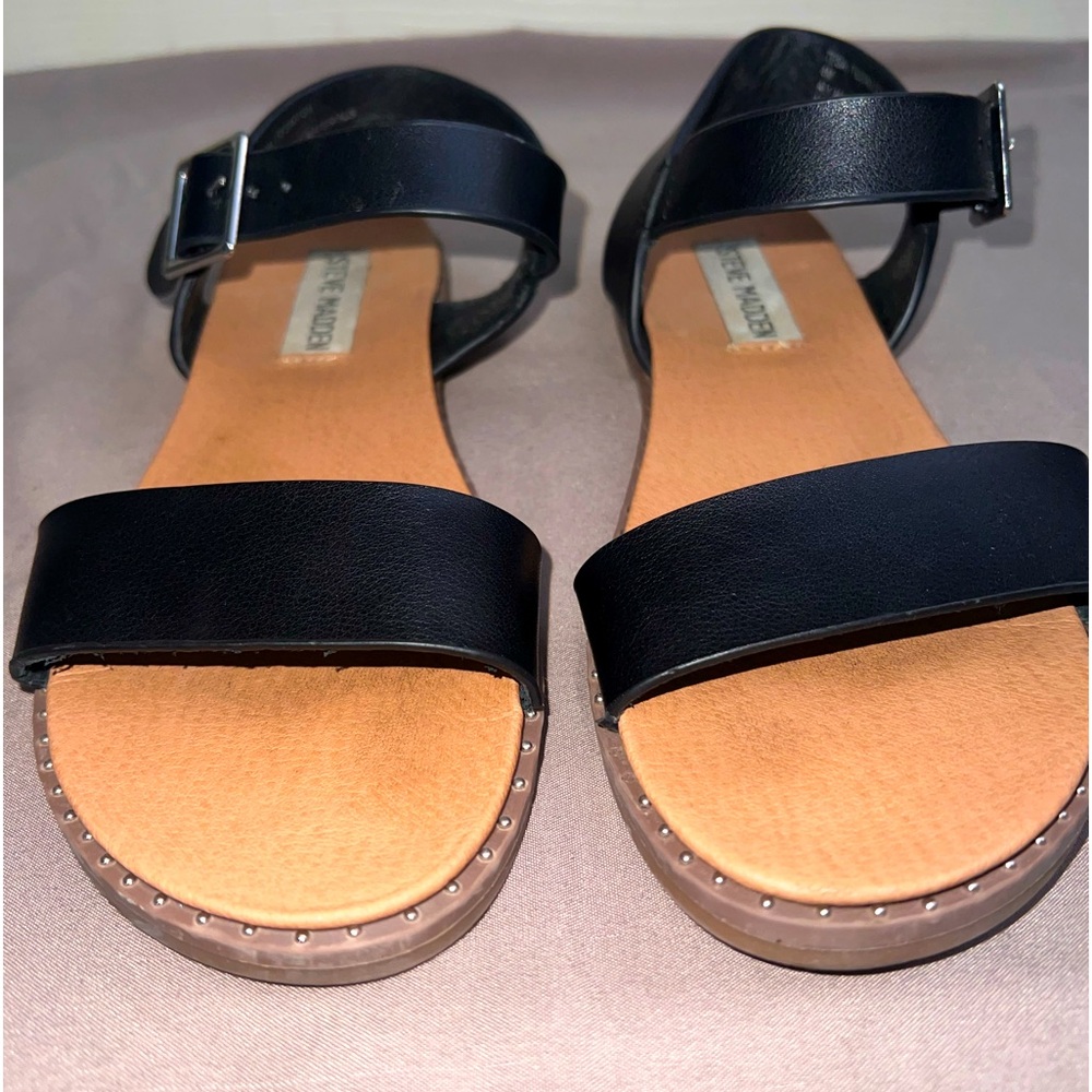 Cute sandals pefect for summer! Size 4.5 not 5!
